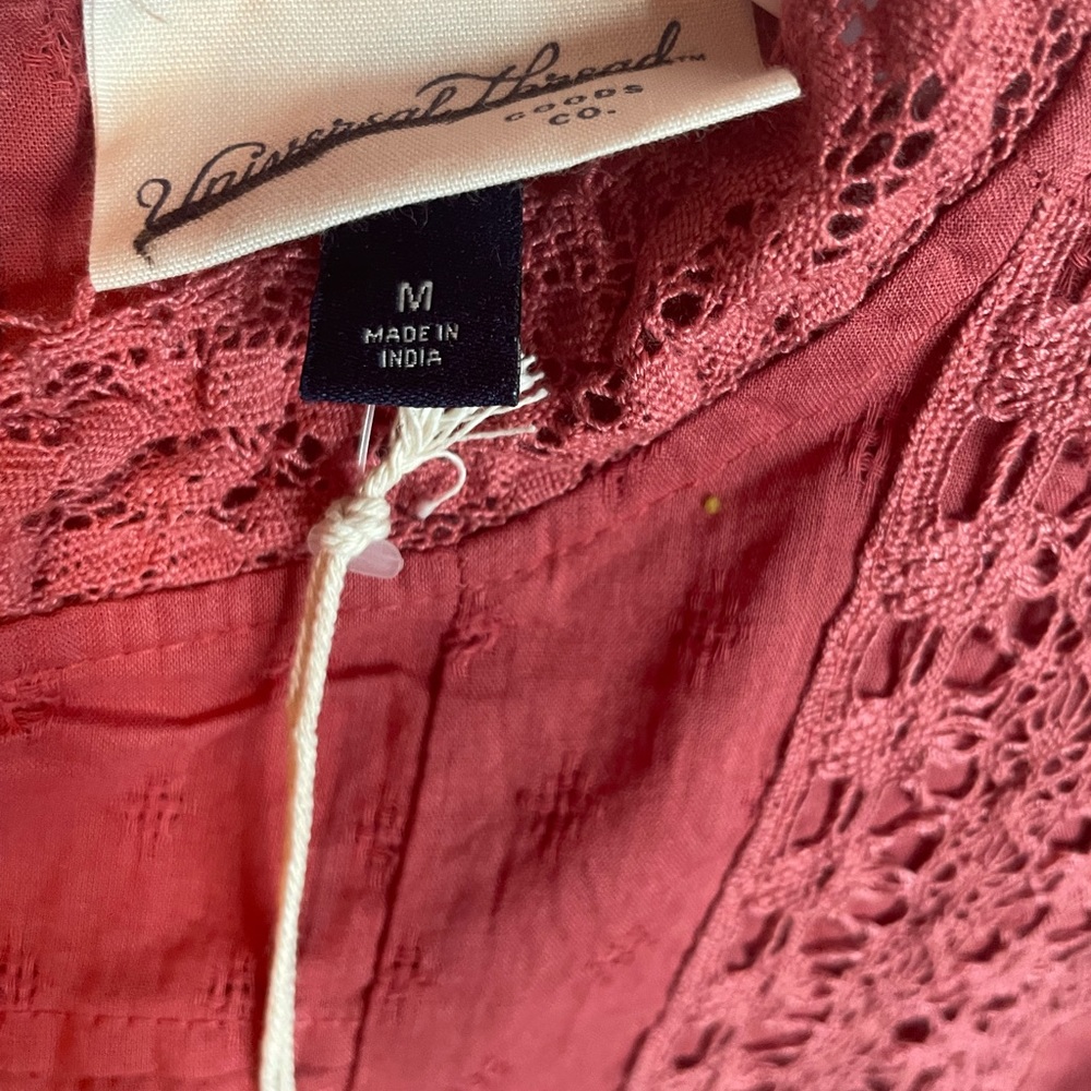 Universal Threads Shirt - Picture 4 of 6